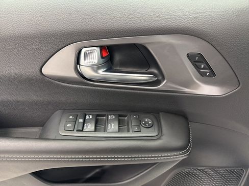 New 2026 Chrysler Pacifica Select image 17