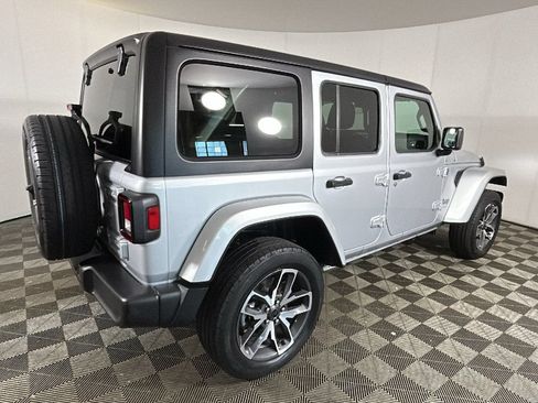 Used 2024 Jeep Wrangler Unlimited w/ Convenience Group AWD/4WD image 3