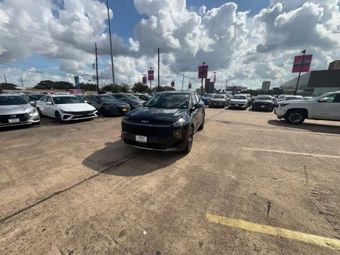 Used 2026 Kia Sportage LX FWD image 6