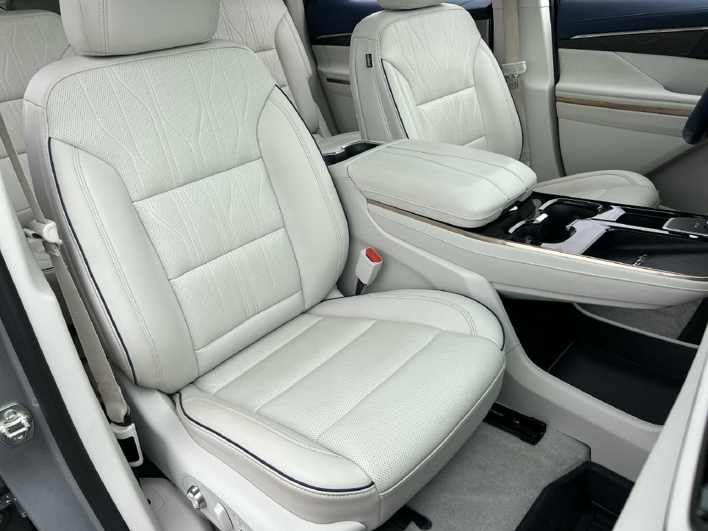 Used 2025 Buick Enclave Avenir w/ Super Cruise Package AWD/4WD image 29