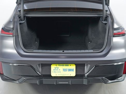 Used 2025 BMW 740i w/ Premium Package image 10