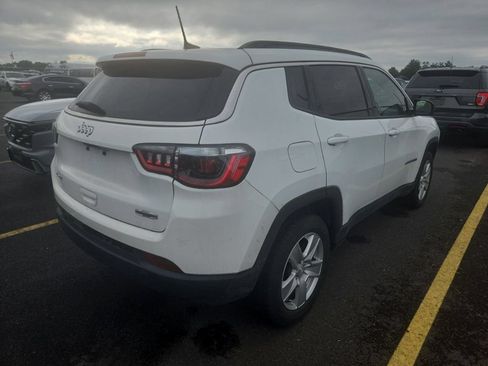 Used 2022 Jeep Compass Latitude w/ Sun and Sound Group AWD/4WD image 4