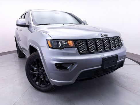 Used 2021 Jeep Grand Cherokee Laredo X AWD/4WD image 3