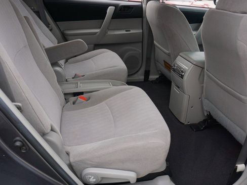 Used 2011 Toyota Highlander 2WD image 26