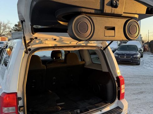 Used 2014 Jeep Patriot Latitude w/ Sun/Sound Group image 8