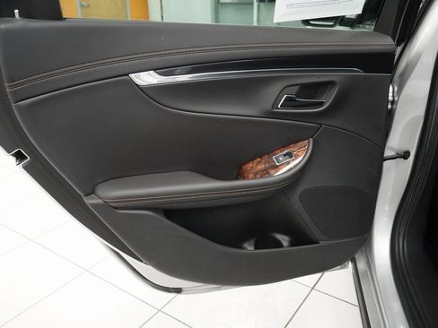 Used 2015 Chevrolet Impala LT w/ Convenience Package image 24