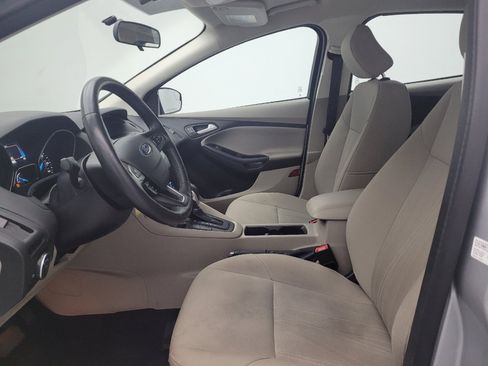Used 2017 Ford Focus SE w/ Cold Weather Package FWD image 17