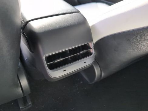 Used 2022 Tesla Model 3 Performance image 25