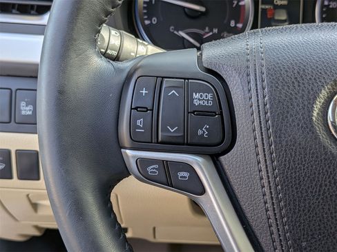 Used 2016 Toyota Highlander Limited image 18