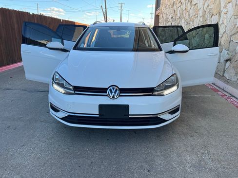 Used 2019 Volkswagen Golf S FWD image 5