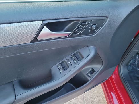 Used 2017 Volkswagen Jetta SE image 17