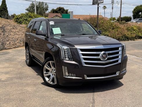 Used 2015 Cadillac Escalade Premium AWD/4WD image 2