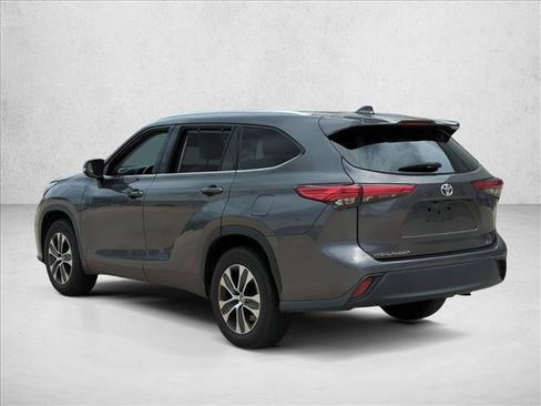 Certified 2021 Toyota Highlander XLE FWD image 7