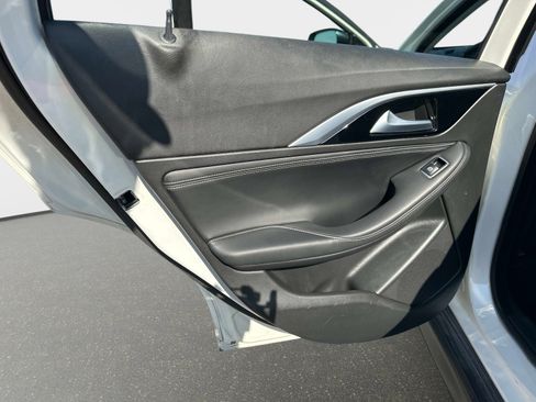 Used 2017 INFINITI QX30 Premium w/ Navigation Package image 12