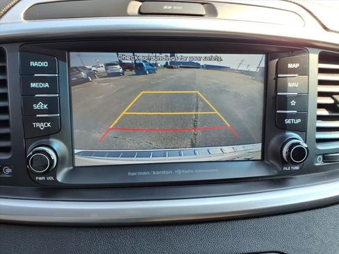 Used 2019 Kia Sorento SX image 28