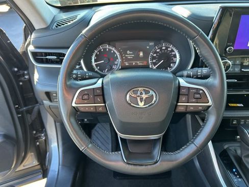 Used 2024 Toyota Highlander XLE image 20