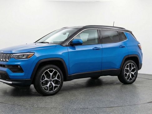 Used 2025 Jeep Compass Limited AWD/4WD image 3