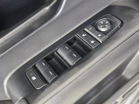 Used 2025 Toyota Tacoma SR5 AWD/4WD image 25