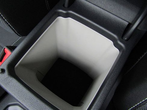 New 2024 Volkswagen Taos SE image 29