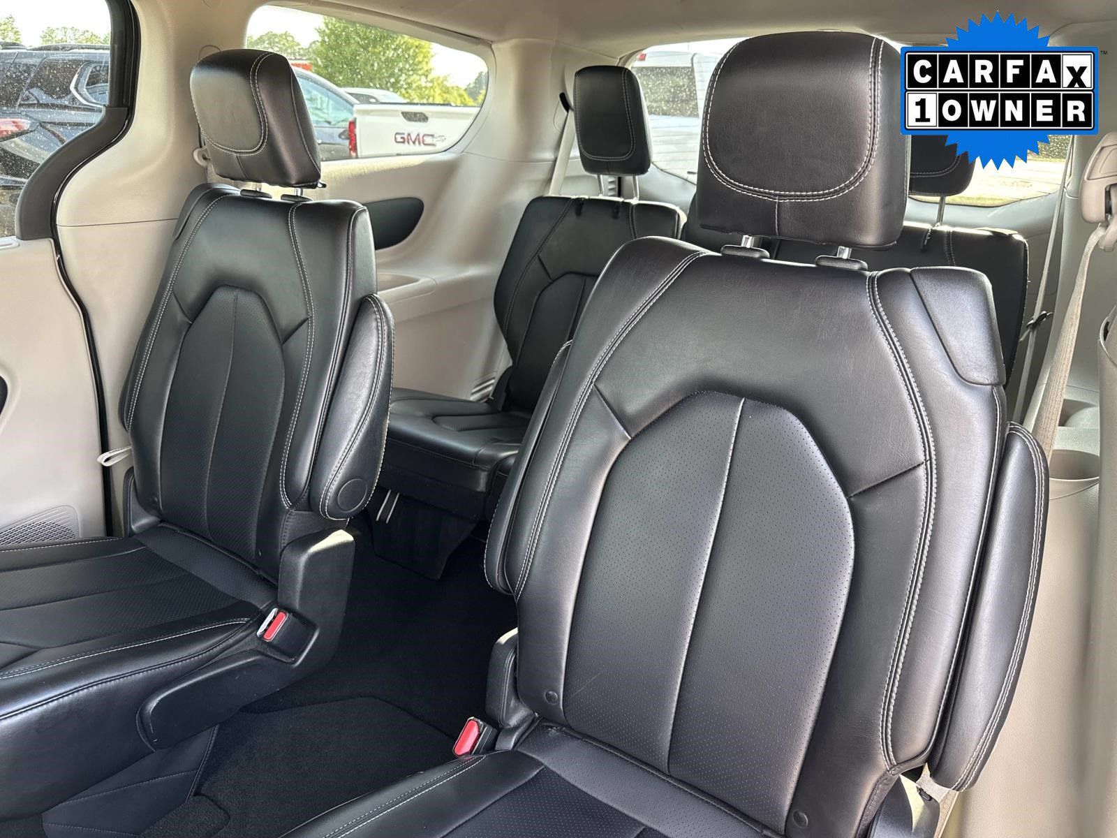 Used 2024 Chrysler Pacifica Touring-L FWD image 13