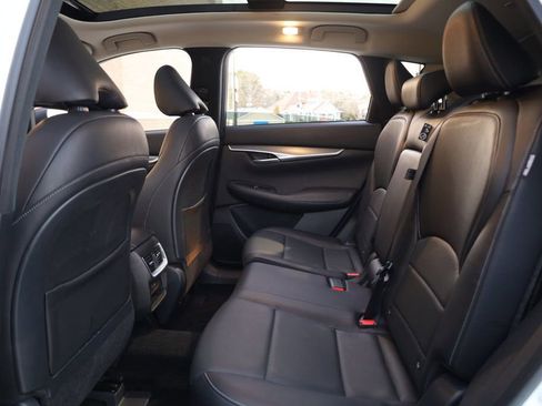 Used 2023 INFINITI QX50 Luxe image 18