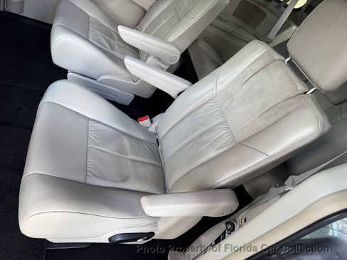 Used 2013 Chrysler Town & Country Limited w/ Luxury Group FWD image 42