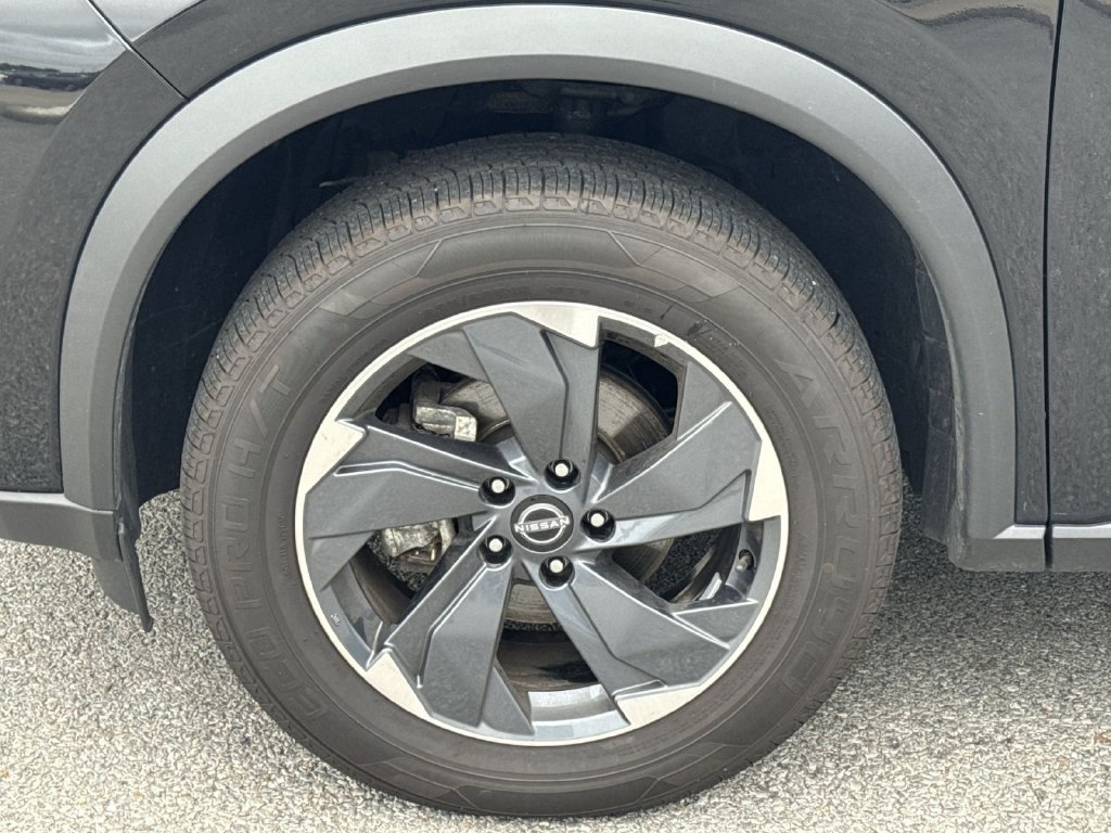Used 2025 Nissan Rogue SV FWD image 22