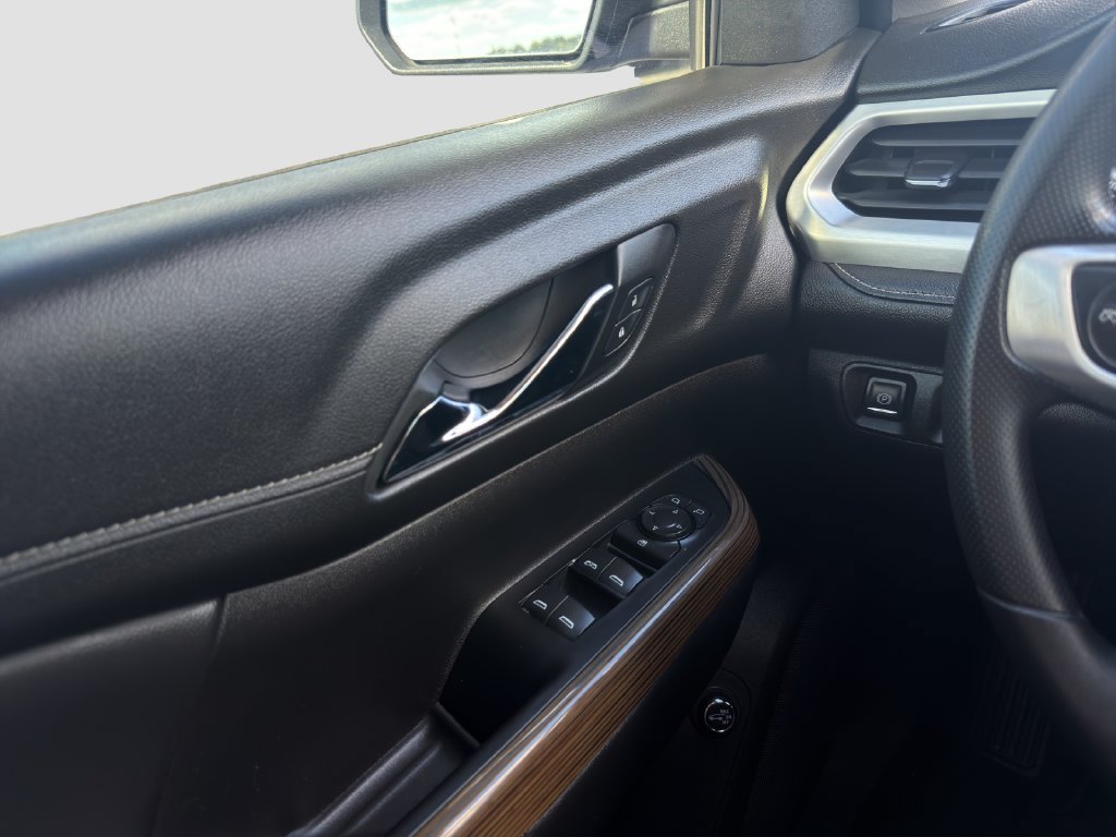 Used 2023 GMC Acadia SLE w/ Driver Convenience Package FWD image 12
