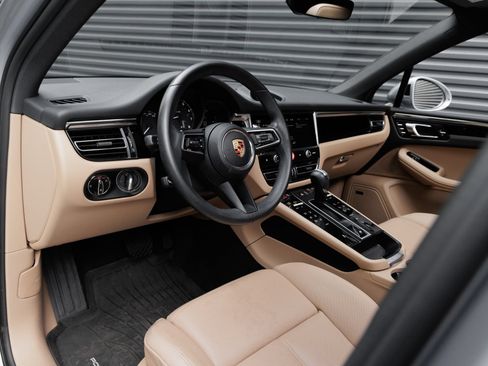 Certified 2026 Porsche Macan AWD/4WD image 4