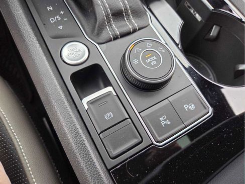 Used 2023 Volkswagen Atlas Cross Sport SEL Premium R-Line image 29