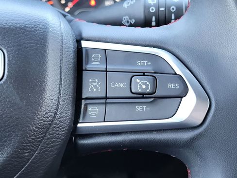 Used 2023 Jeep Compass Trailhawk w/ Sun and Sound Group AWD/4WD image 18