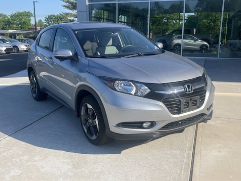 Used 2018 Honda HR-V EX image 2