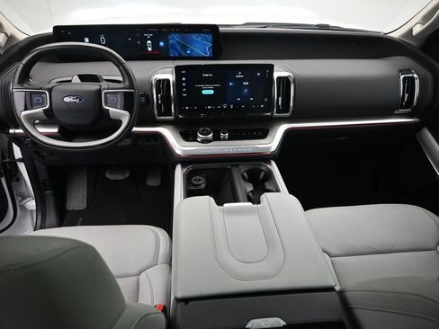 Used 2025 Ford Expedition Platinum AWD/4WD image 26