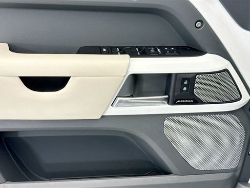 Used 2023 Land Rover Defender 130 First Edition image 22