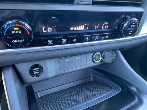 Used 2024 Nissan Rogue SV image 49