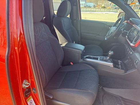 Used 2017 Toyota Tacoma TRD Off-Road w/ Tow Package image 12