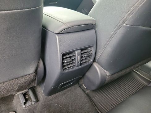 Used 2022 Toyota Corolla Cross XLE w/ Convenience Package FWD image 12