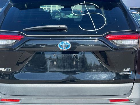 Used 2022 Toyota RAV4 LE image 19