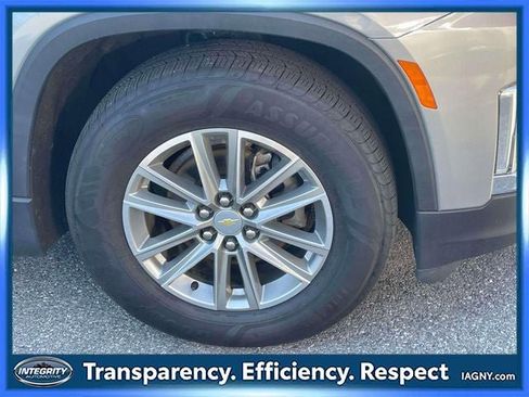 Used 2023 Chevrolet Traverse LT AWD/4WD image 9
