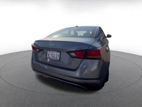 Used 2024 Nissan Altima 2.5 SV image 14