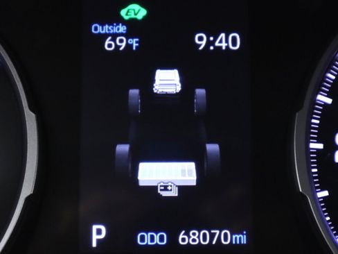 Used 2021 Toyota RAV4 LE AWD/4WD image 14