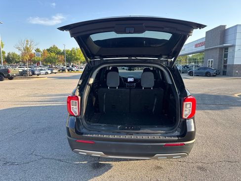 Used 2022 Ford Explorer XLT w/ Equipment Group 202A AWD/4WD image 6