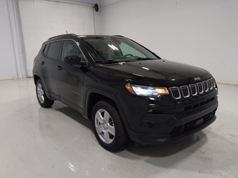 Used 2022 Jeep Compass Latitude w/ Sun and Sound Group AWD/4WD image 13