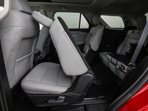 Used 2025 Ford Explorer Platinum w/ Ultimate Package AWD/4WD image 25