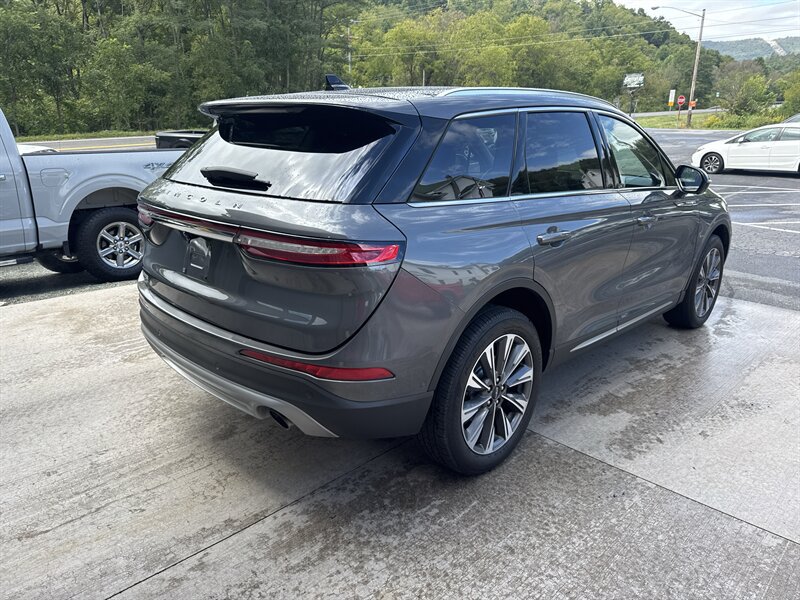 Used 2021 Lincoln Corsair Reserve w/ Equipment Group 201A AWD/4WD image 4