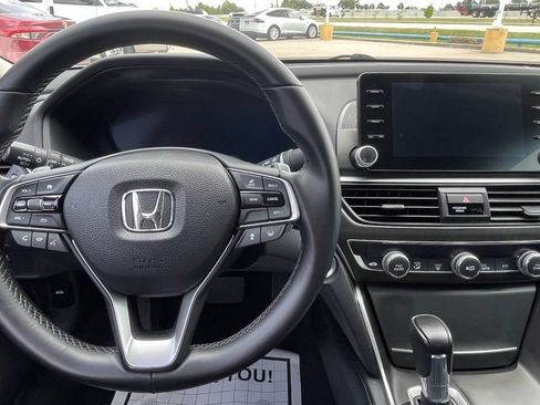 Used 2018 Honda Accord Touring image 15