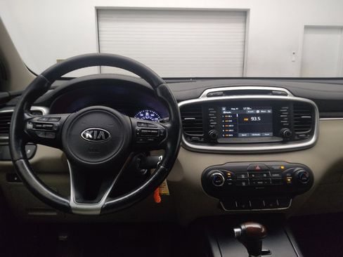 Used 2018 Kia Sorento FWD image 22