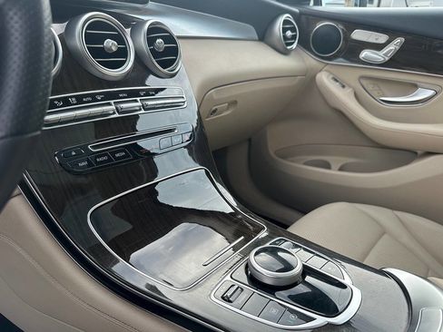 Used 2019 Mercedes-Benz GLC 300 w/ Premium Package image 33