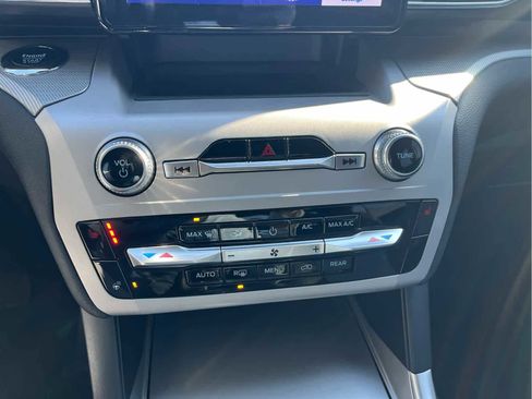 Used 2023 Ford Explorer XLT w/ Equipment Group 202A image 37