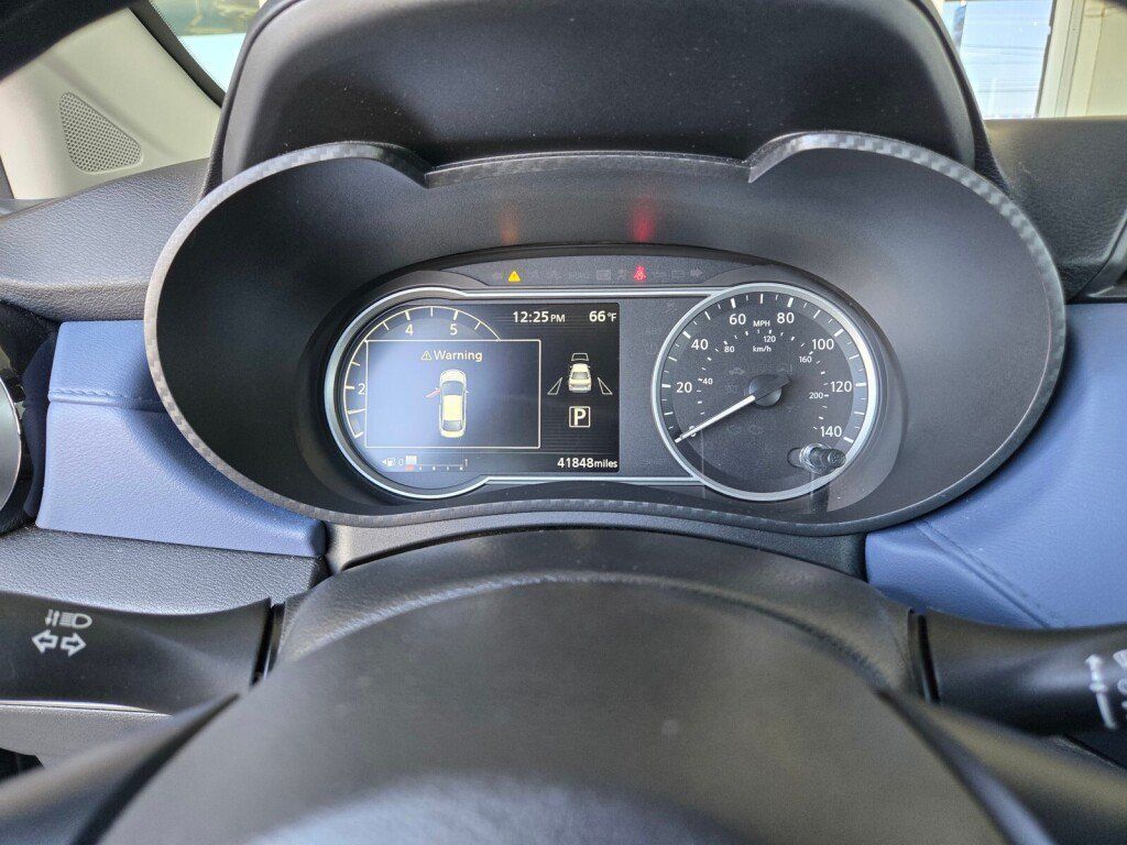 Used 2024 Nissan Versa SV FWD image 19